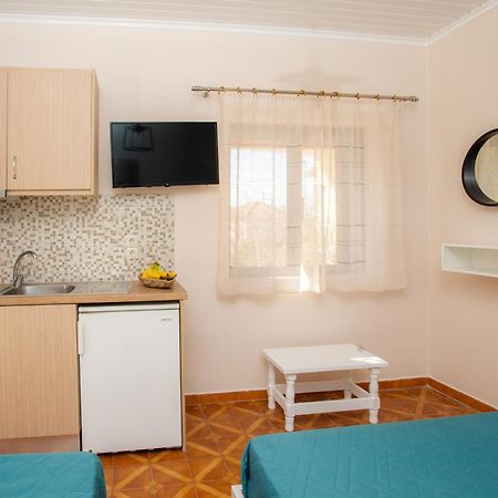 Eros Appartments Kalamítsi Exterior foto