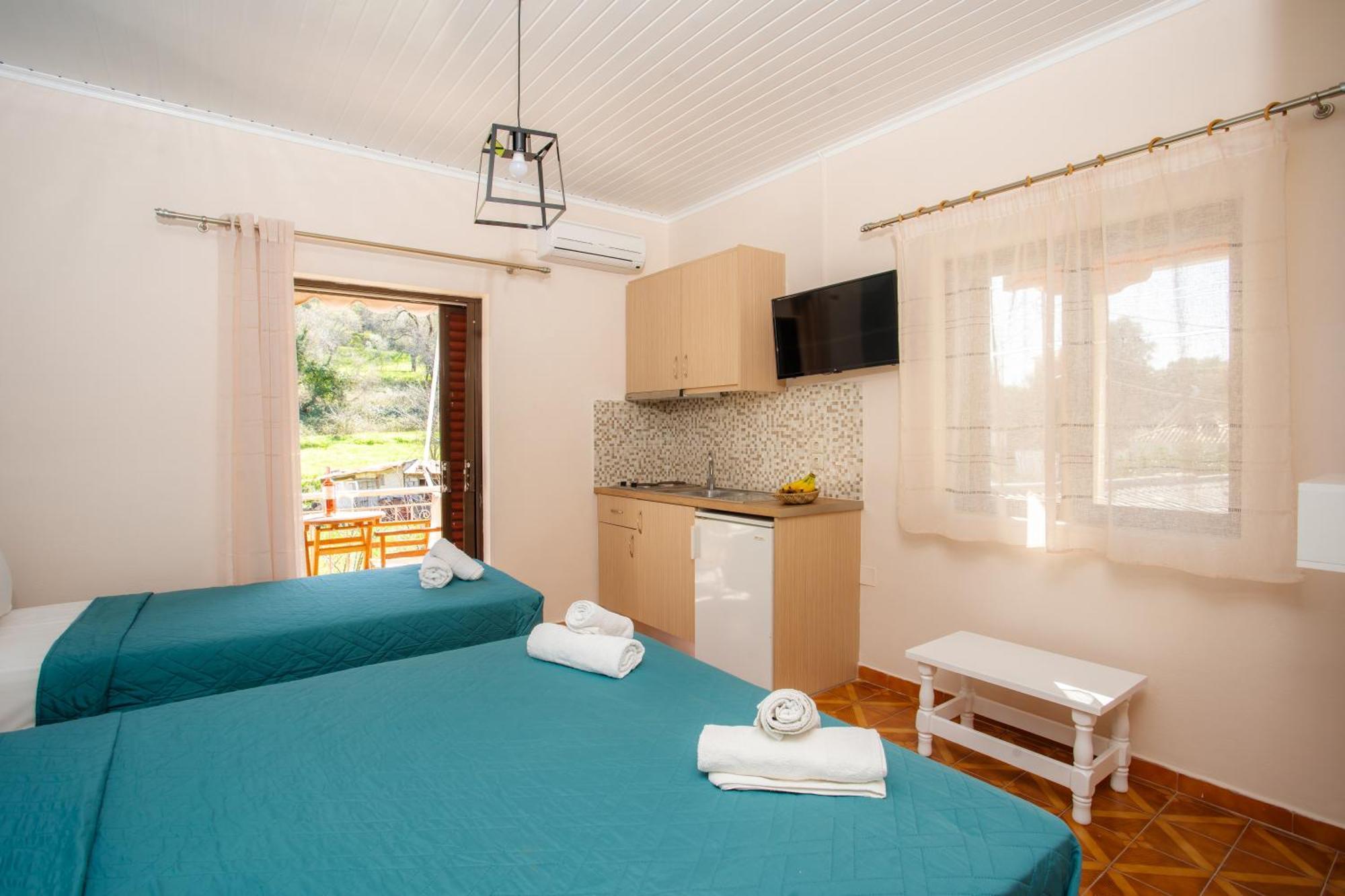 Eros Appartments Kalamítsi Exterior foto